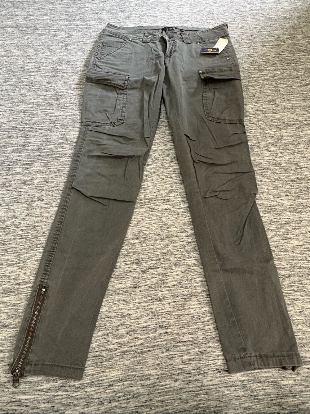 NWT - Buffalo David Bitton Ladies Grey Cargo Pants Skinny Leg Size 27